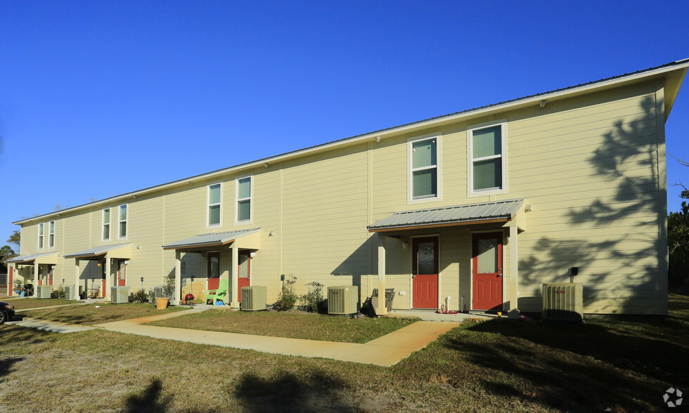 Building Photo - Island Oaks Apartments