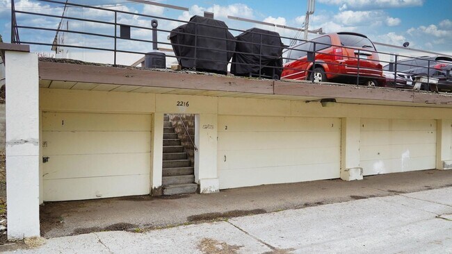 Building Photo - 2216 Pleasant Ave