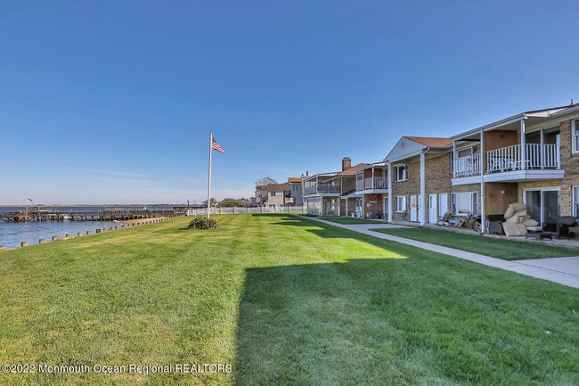 Building Photo - 324 Shore Dr