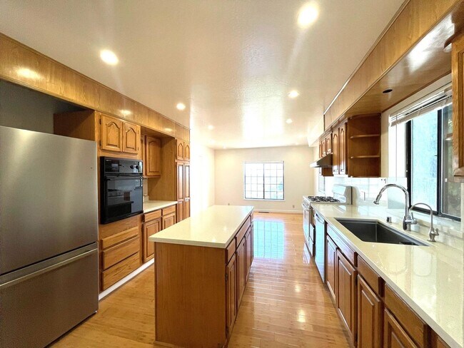 Building Photo - Newly Renovated 4BR / 2.5BA Home with Partial Bay Views.