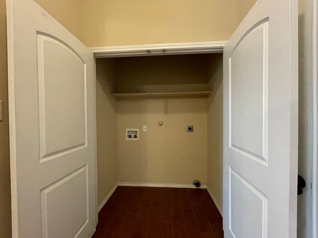 Building Photo - Townhome for rent