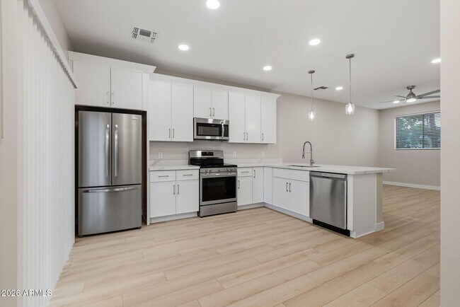 Building Photo - 1222 E Diamond St