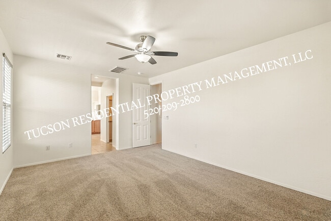 Building Photo - 814 West Camino Curvitas