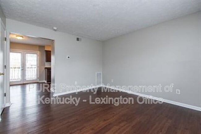 Building Photo - 209 Landings Dr