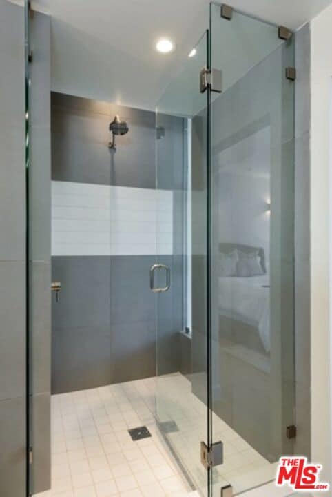 Building Photo - 6685 W Daychar Dr