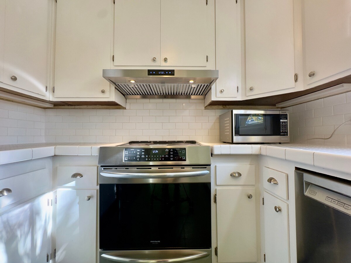 Building Photo - 1645 Scenic Ave