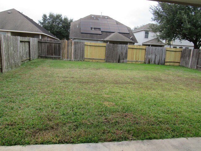 Building Photo - 6338 Applewood Forest Dr