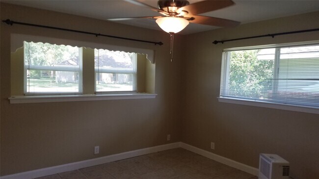 Building Photo - 11123 Hazelhurst Dr