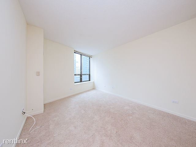 Building Photo - 1 br, 1.5 bath  - 400 N La Salle Dr Apt 2005