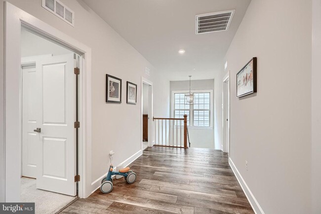 Building Photo - 7123 Starmount Ct