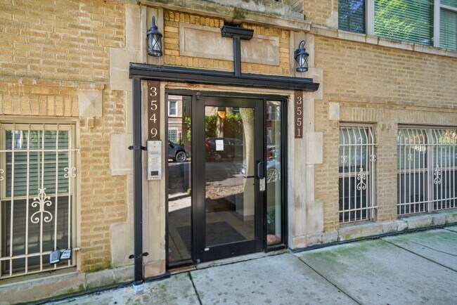 Building Photo - 3551 W Belle Plaine Ave