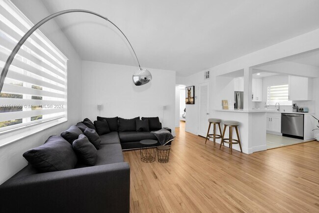 Building Photo - 7910 SW 55th Ave