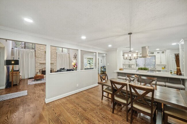 Building Photo - 15831 Ridge Park Dr