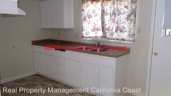 Building Photo - 4831 Santa Ana St