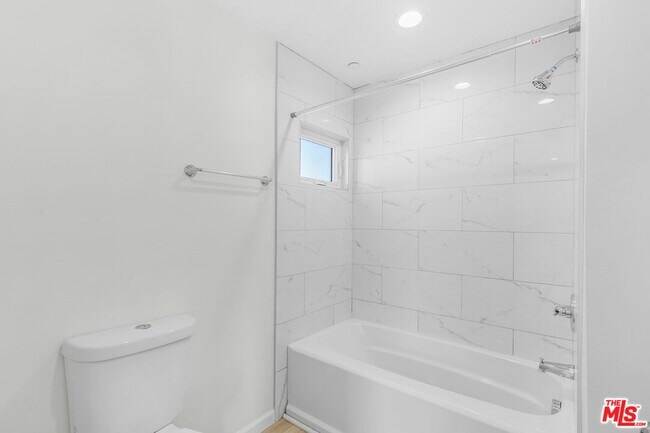 Building Photo - 1409 N Hobart Blvd