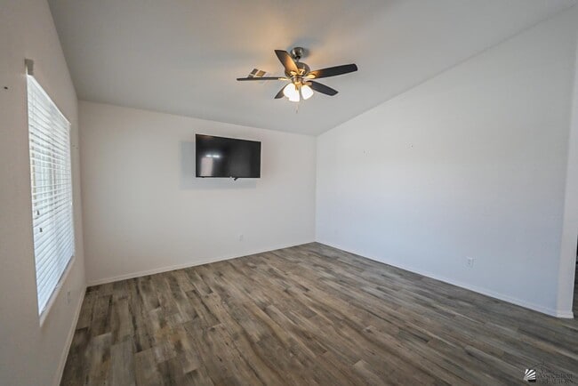 Building Photo - 8716 E 40th Pl