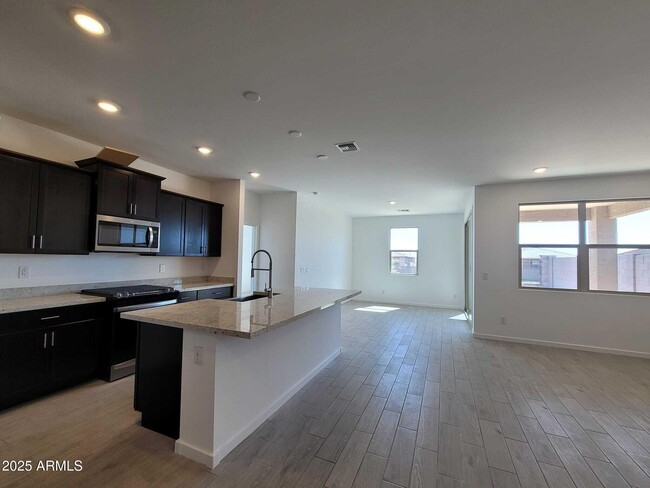 Building Photo - 16065 W Gray Fox Trl