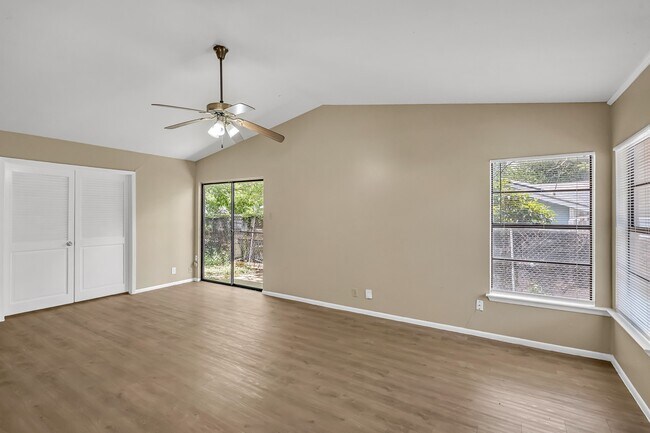Building Photo - 1325 Bayou Dr