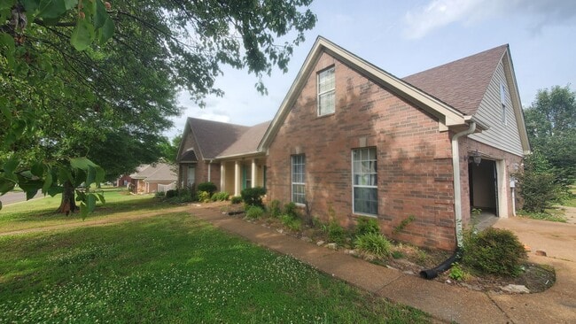 Building Photo - 1084 Tara Dr