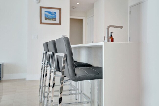Building Photo - 3100 N Ocean Dr