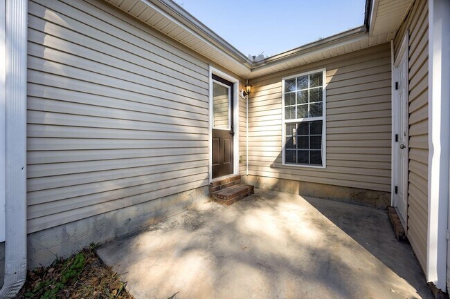 Building Photo - 638 Goodale Ln