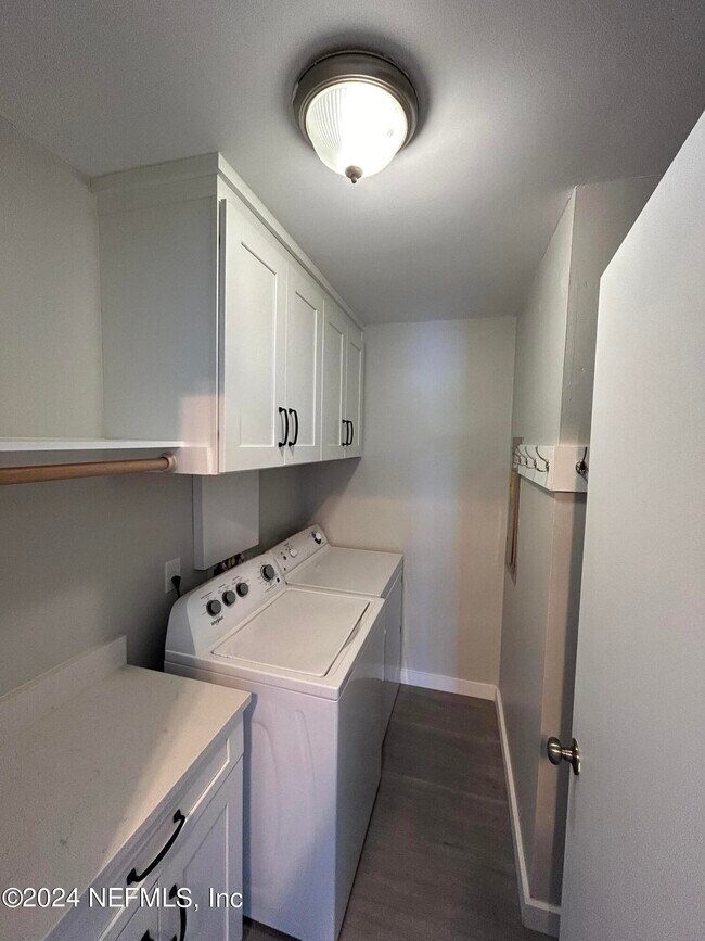 Building Photo - 160 Bermuda Ct