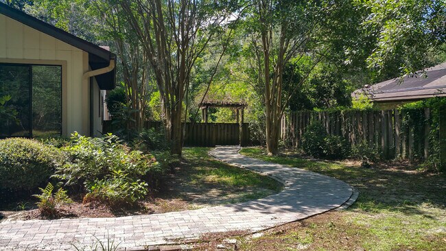 Building Photo - **4431 NW 53rd Street (Huntington)