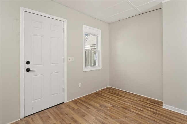 Building Photo - 127 Conkey Ave