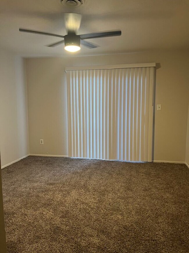 Building Photo - SH6012C