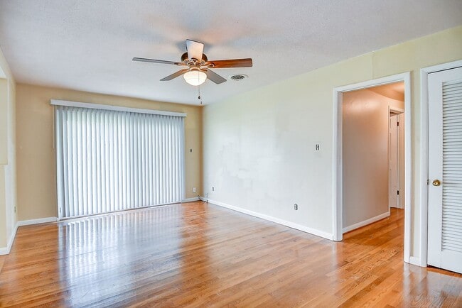 Building Photo - FOR RENT -  BRICK RANCH