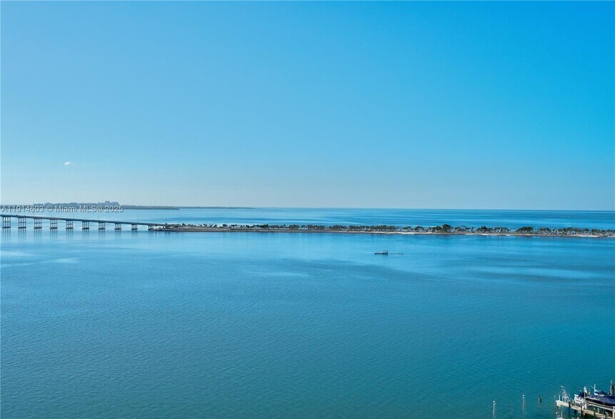 Building Photo - 1581 Brickell Ave