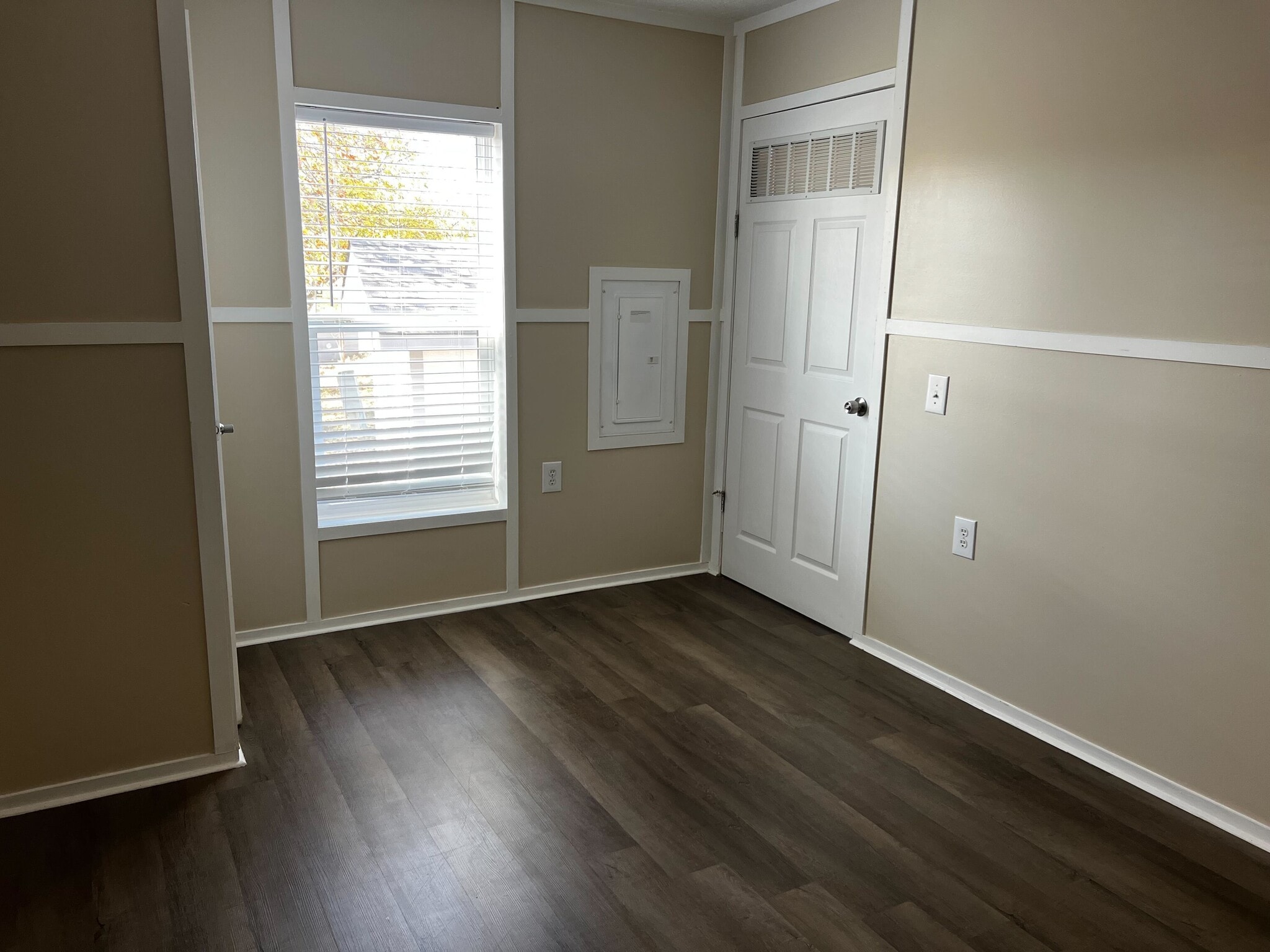 Building Photo - 709 N Collins Fwy