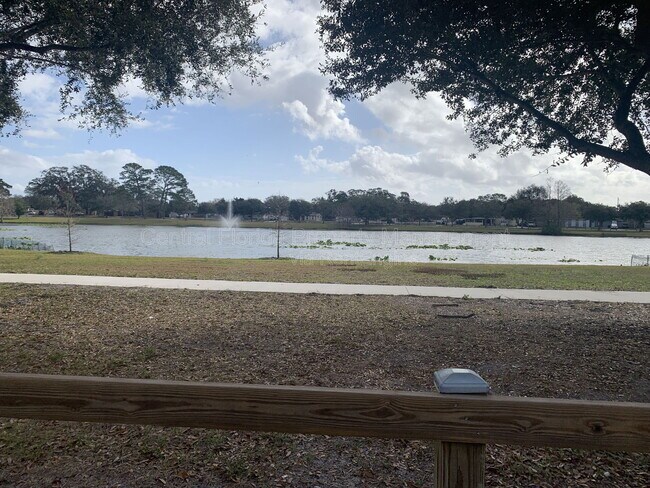 Building Photo - 202 Bamboo Dr