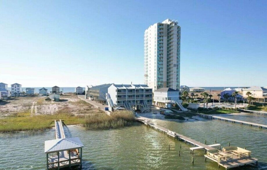 Building Photo - 1988 W Beach Blvd