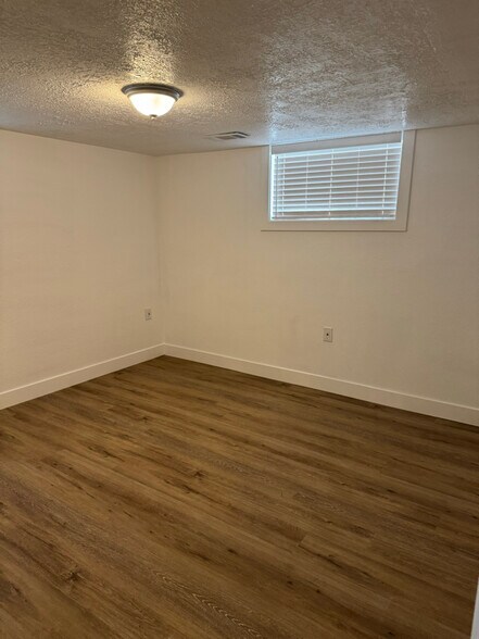 Building Photo - 860 Sullivan Dr