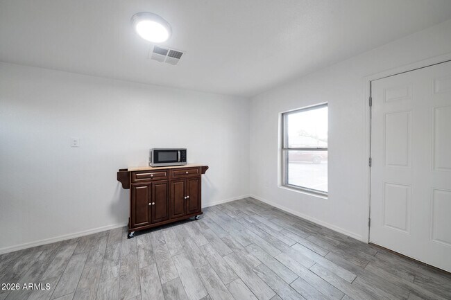 Building Photo - 1108 S 33rd Ave