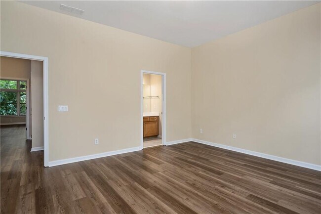 Building Photo - 1434 Wembley Ct NE
