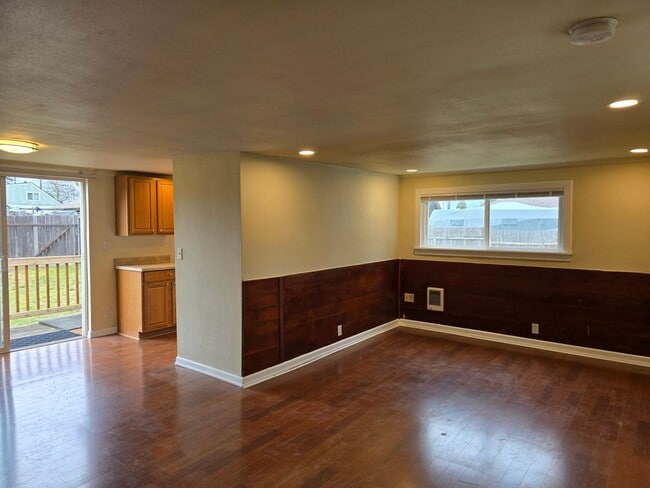 Building Photo - Alder Duplex