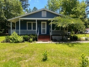 Building Photo - Two bedroom One Bath Single Family House