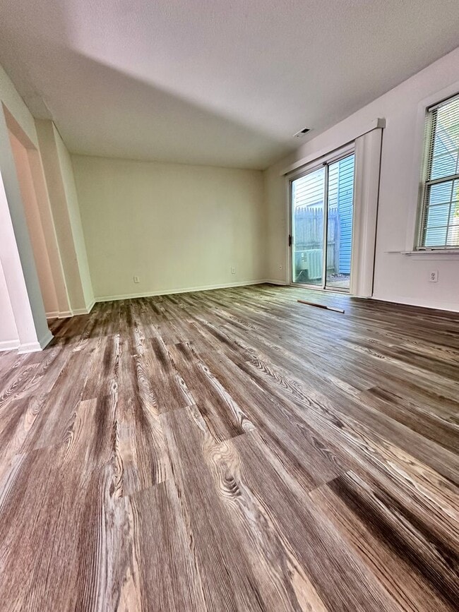 Building Photo - Summerwind-Virginia Beach Townhouse