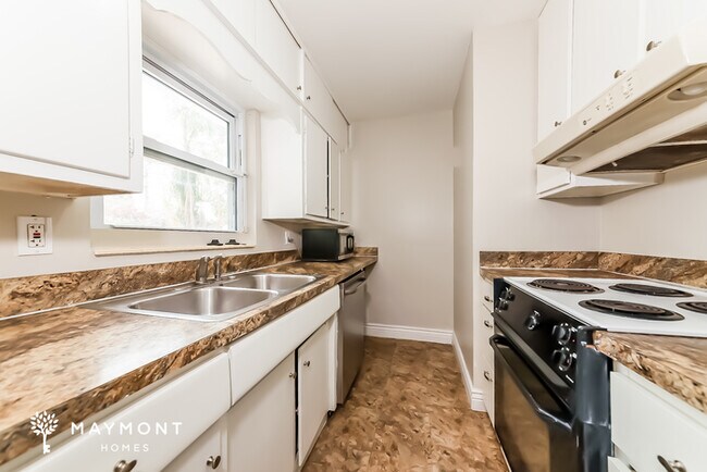 Building Photo - 1310 Dartmouth Dr