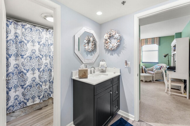 Building Photo - 100 S Beach Rd