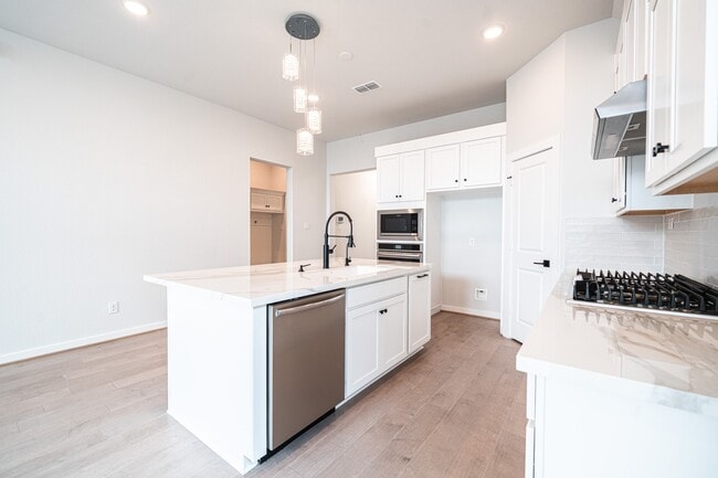 Building Photo - 24819 Yellow Spruce Cir