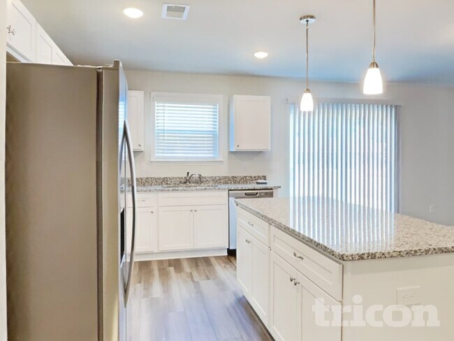 Building Photo - 33 Chalet Ct