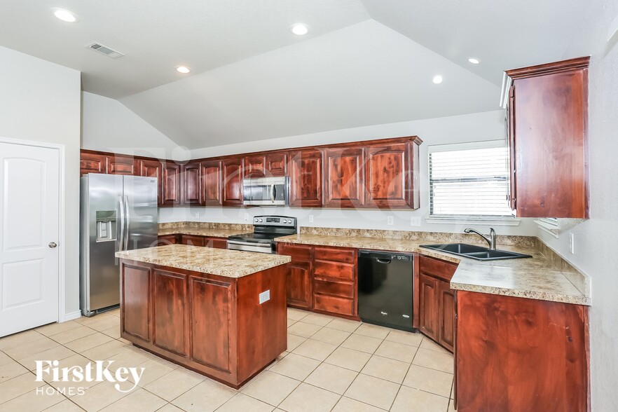 Building Photo - 2213 Brandy Dr