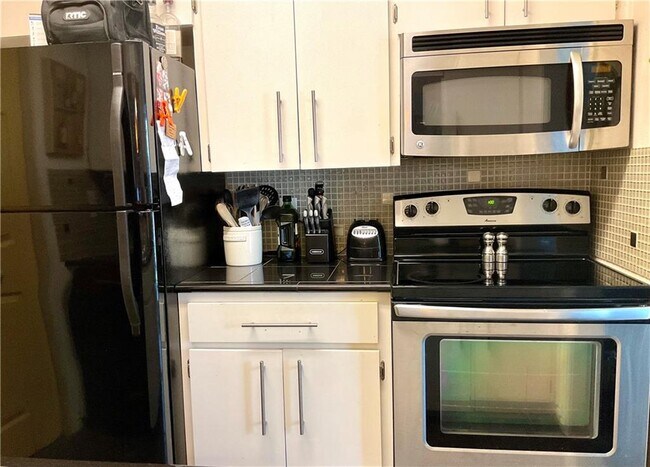 Building Photo - 6718 Silvermine Dr