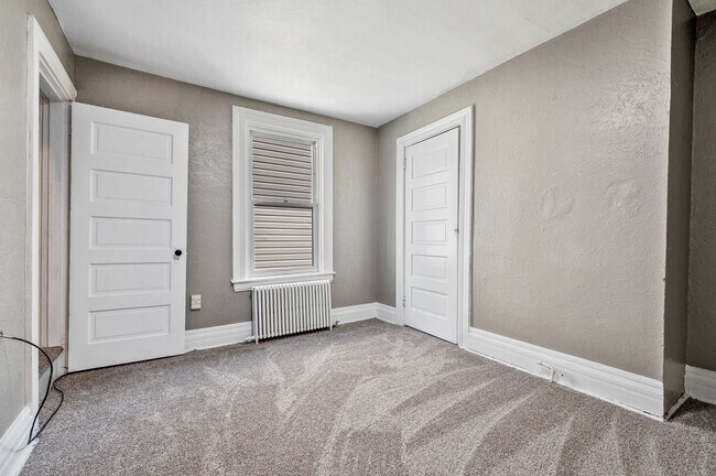 Building Photo - Updated 3 bedroom in Elliot Minutes from the West End Overlook!