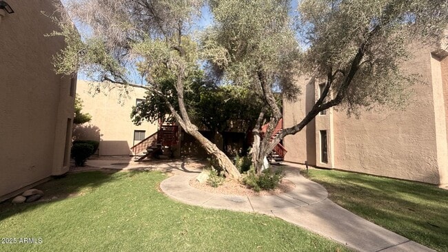 Primary Photo - 3131 W Cochise Dr