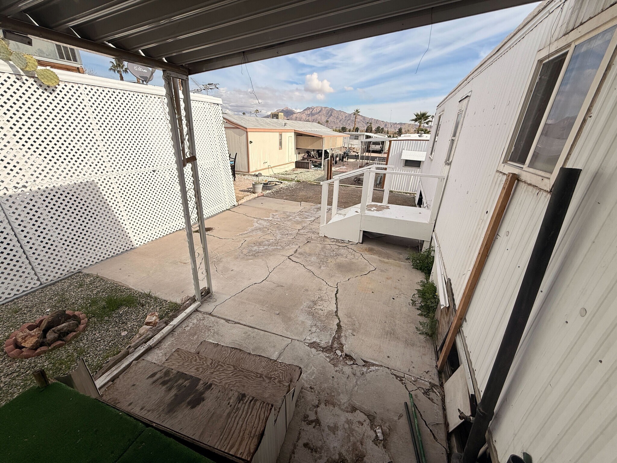 Building Photo - 3601 E Wyoming Ave