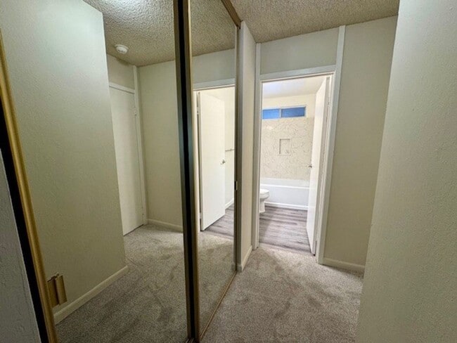 Building Photo - Beautiful upper level 1 bedroom, 1 bath unit in Station West